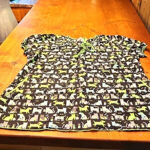 Koi scrub top size L EUC